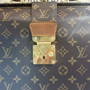 Louis Vuitton Serviette Conseiller Monogram Brown